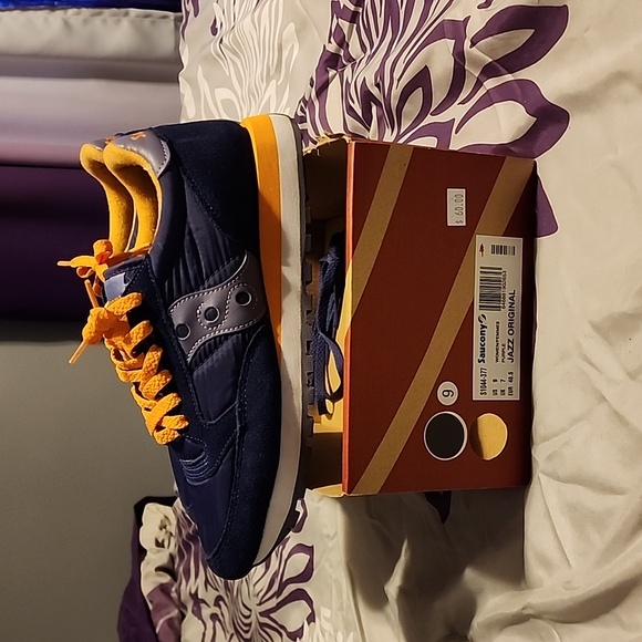 Sneakers - Picture 2 of 5